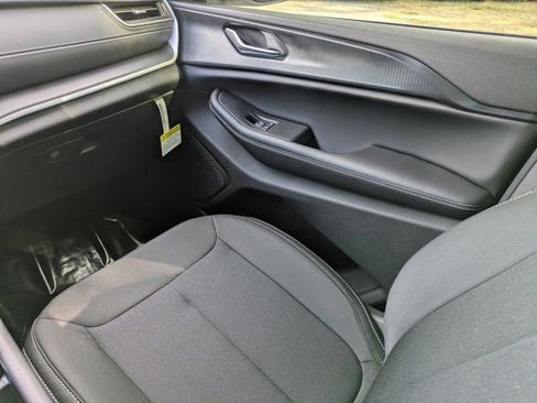 New 2025 Jeep Grand Cherokee L Laredo image 15