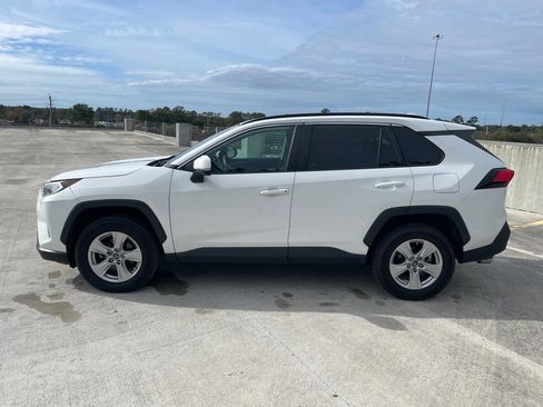 Used 2019 Toyota RAV4 XLE image 4