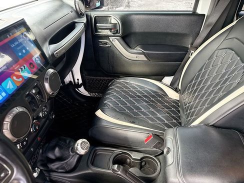 Used 2017 Jeep Wrangler Unlimited Sport image 26