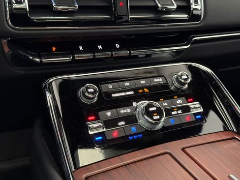 Used 2023 Lincoln Navigator L Reserve AWD/4WD image 32