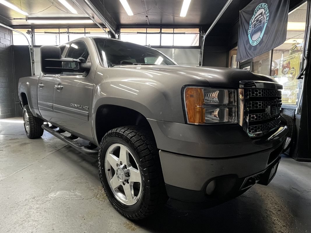 Used 2014 GMC Sierra 2500 Denali AWD/4WD image 2