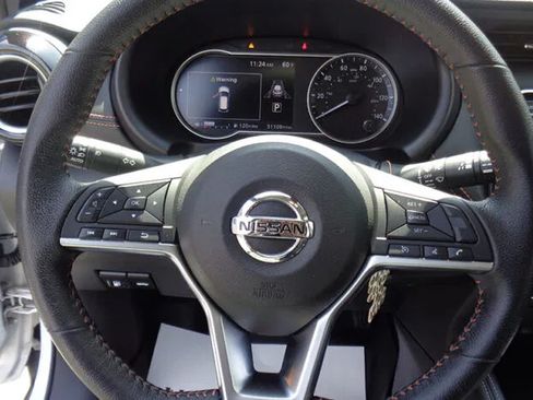Used 2020 Nissan Kicks SR w/ SR Premium Package FWD image 16