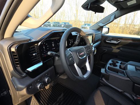 New 2026 GMC Sierra 1500 SLE image 15