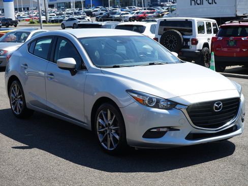 Used 2018 MAZDA MAZDA3 Touring FWD image 7