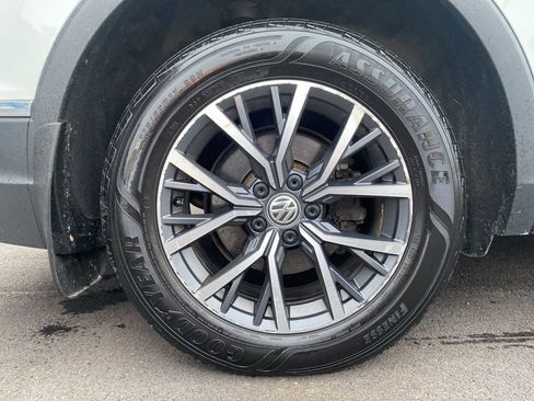 Used 2020 Volkswagen Tiguan SE w/ Panoramic Sunroof Package image 32