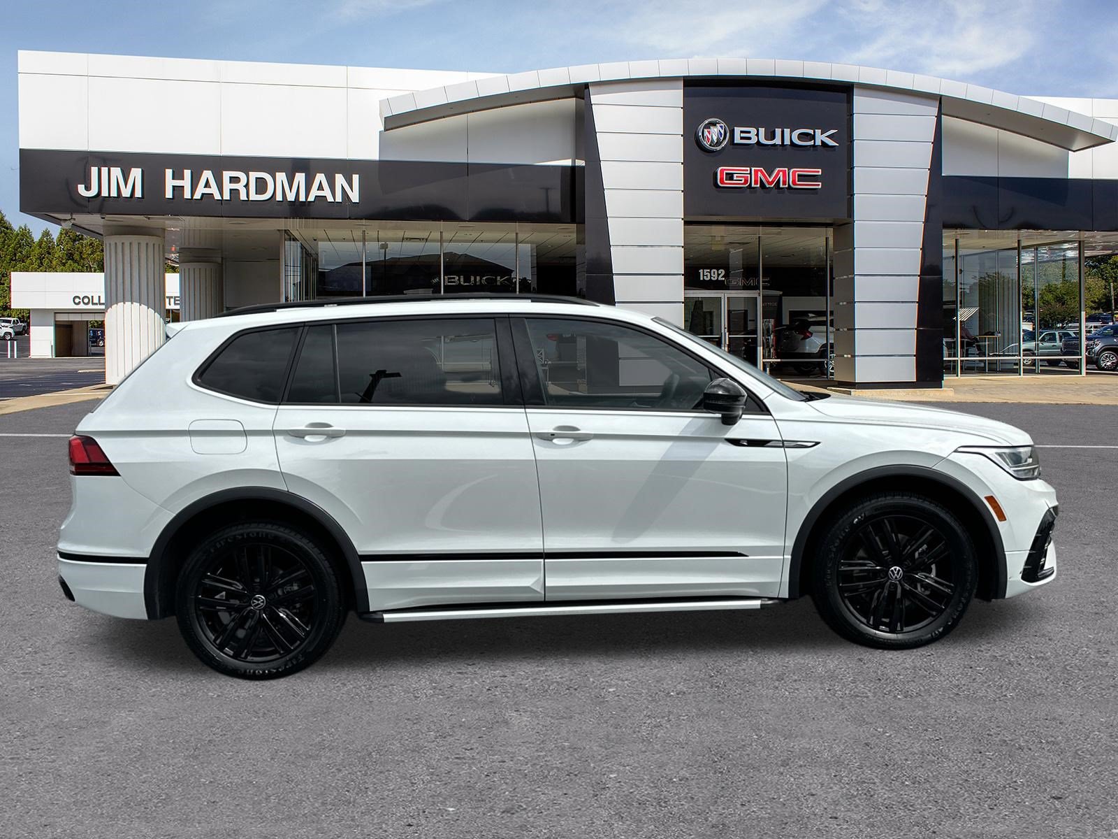 Used 2022 Volkswagen Tiguan SE R-Line FWD image 8