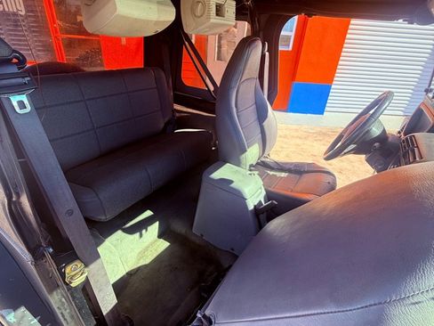 Used 1998 Jeep Wrangler SE image 11