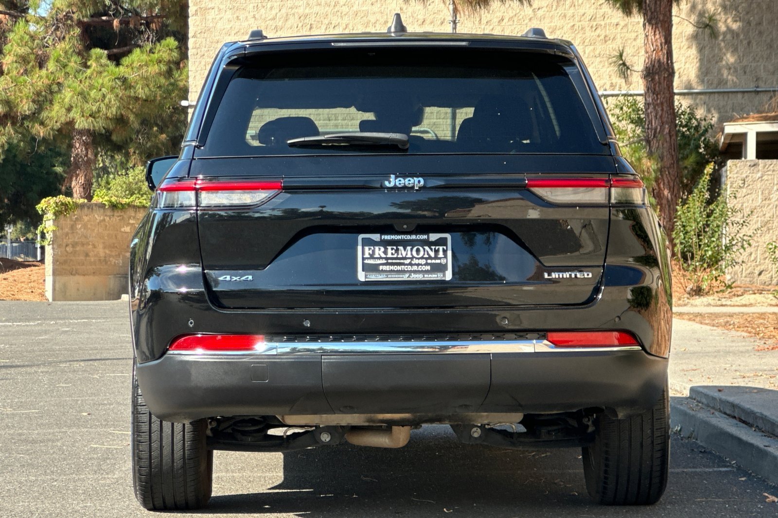 Used 2024 Jeep Grand Cherokee Limited AWD/4WD image 4