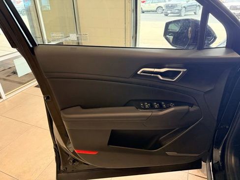 Used 2025 Kia Sportage EX image 13