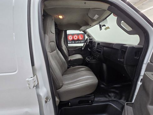 Used 2017 Chevrolet Express 2500 Extended image 13