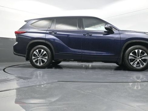 Used 2022 Toyota Highlander XLE w/ Protection Package #3 (TMS) AWD/4WD image 38