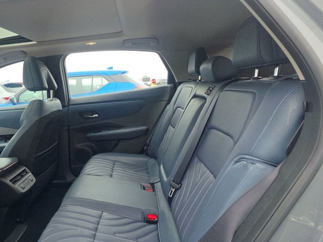 Used 2023 Nissan Ariya AWD/4WD image 12