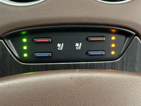 Used 2024 Toyota Venza Limited image 19