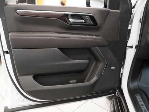 New 2026 Chevrolet Suburban Premier w/ Sun And Tow Package AWD/4WD image 20