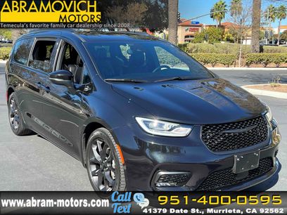 Used 2023 Chrysler Pacifica Touring-L w/ S Appearance Package
