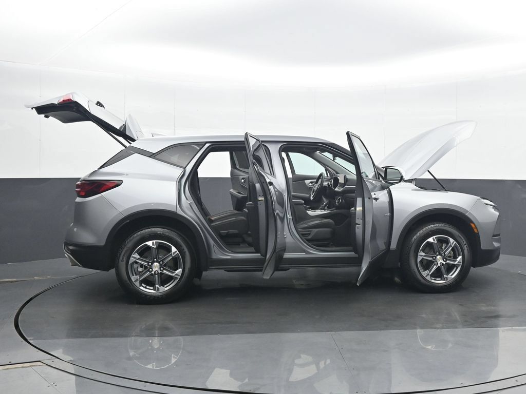 Used 2025 Chevrolet Blazer LT FWD image 37