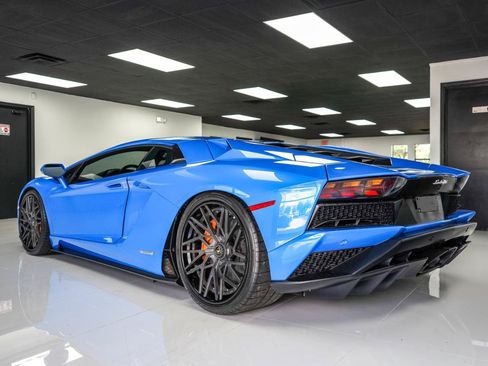 Used 2018 Lamborghini Aventador S AWD/4WD image 5