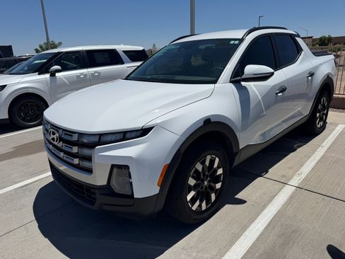 Used 2025 Hyundai Santa Cruz SEL FWD image 2