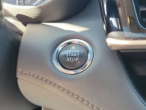 Used 2023 Toyota Highlander XLE FWD image 24