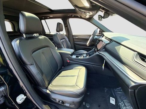 New 2026 Jeep Grand Cherokee Limited w/ Limited Altitude Package AWD/4WD image 31