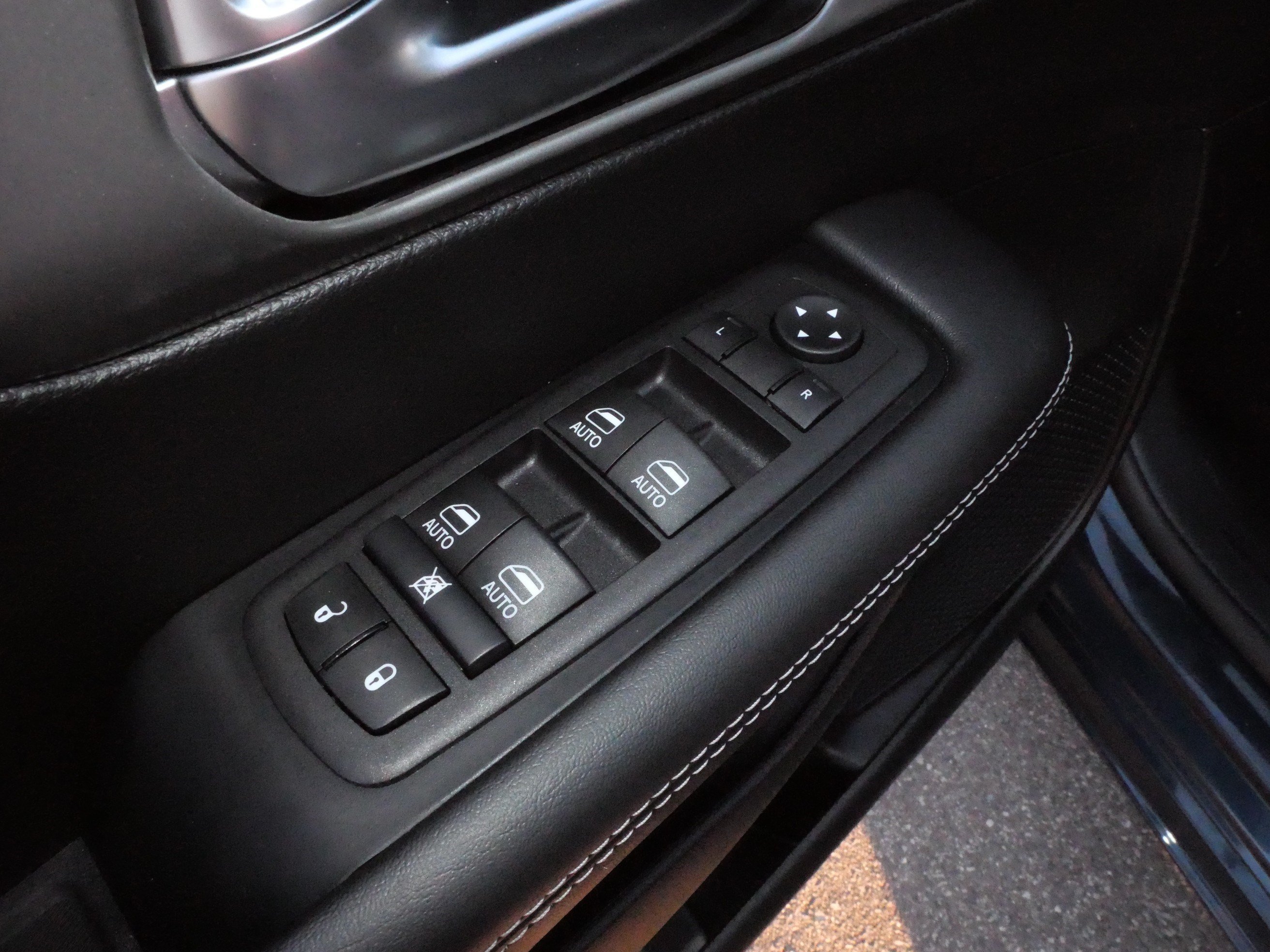 Used 2025 Chrysler Pacifica Select FWD image 21