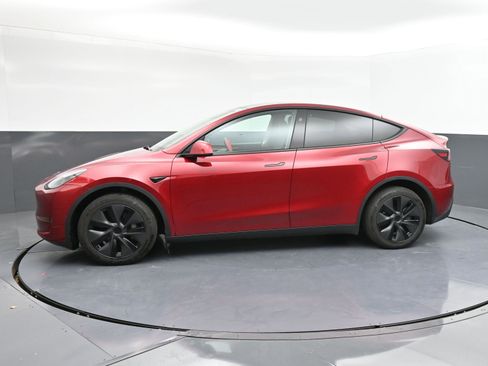 Used 2025 Tesla Model Y Long Range image 5