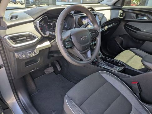 Used 2021 Chevrolet TrailBlazer LT w/ Convenience Package FWD image 12
