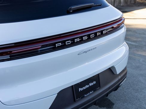 Certified 2025 Porsche Cayenne image 19
