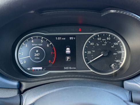 Used 2025 Nissan Versa SV image 40