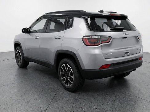 Used 2025 Jeep Compass Trailhawk AWD/4WD image 6