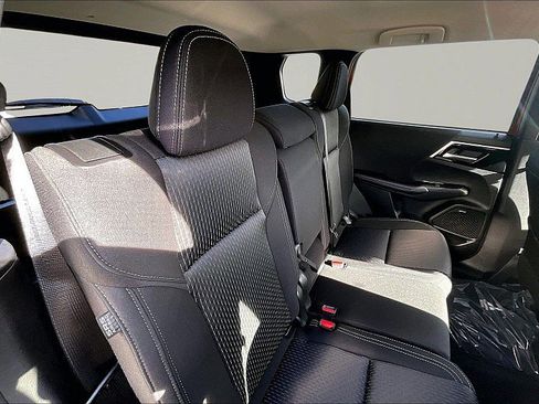 New 2026 Mitsubishi Outlander ES image 11