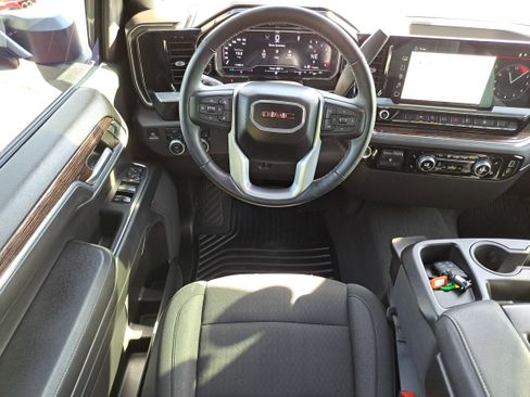 Used 2024 GMC Sierra 1500 SLE w/ Preferred Package image 10