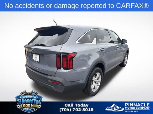 Used 2021 Kia Sorento LX AWD/4WD image 4