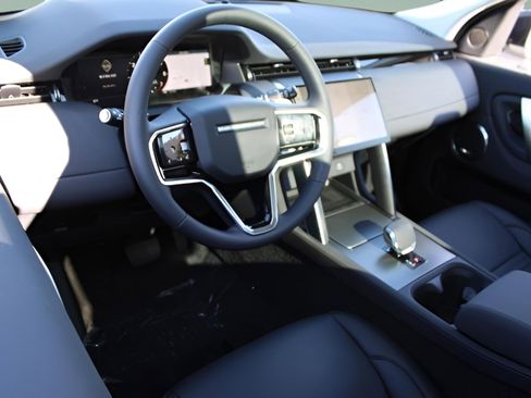 Used 2025 Land Rover Discovery Sport S image 21