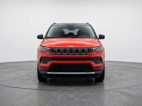Used 2025 Jeep Compass Limited AWD/4WD image 2