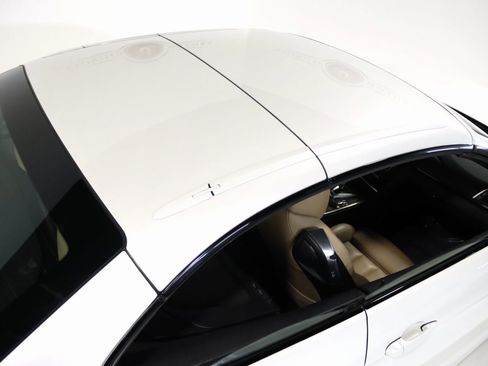 Used 2018 BMW M4 Convertible image 27