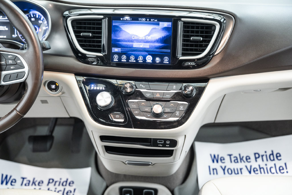 Used 2017 Chrysler Pacifica Touring-L FWD image 21