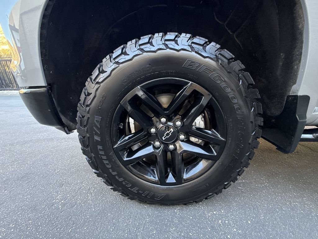 Used 2024 Chevrolet Silverado 1500 Custom Trail Boss w/ LPO, Dark Essentials Package AWD/4WD image 32