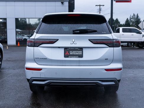 New 2026 Mitsubishi Outlander SE image 5