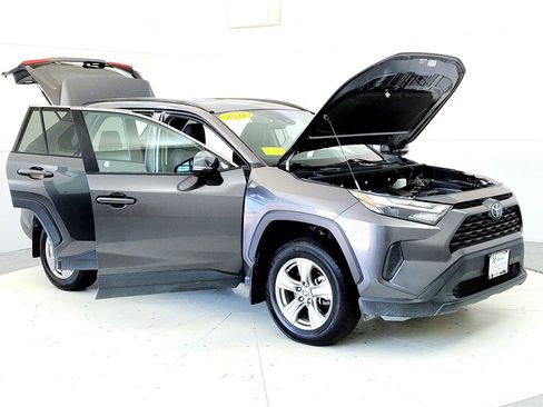 Used 2022 Toyota RAV4 XLE AWD/4WD image 12