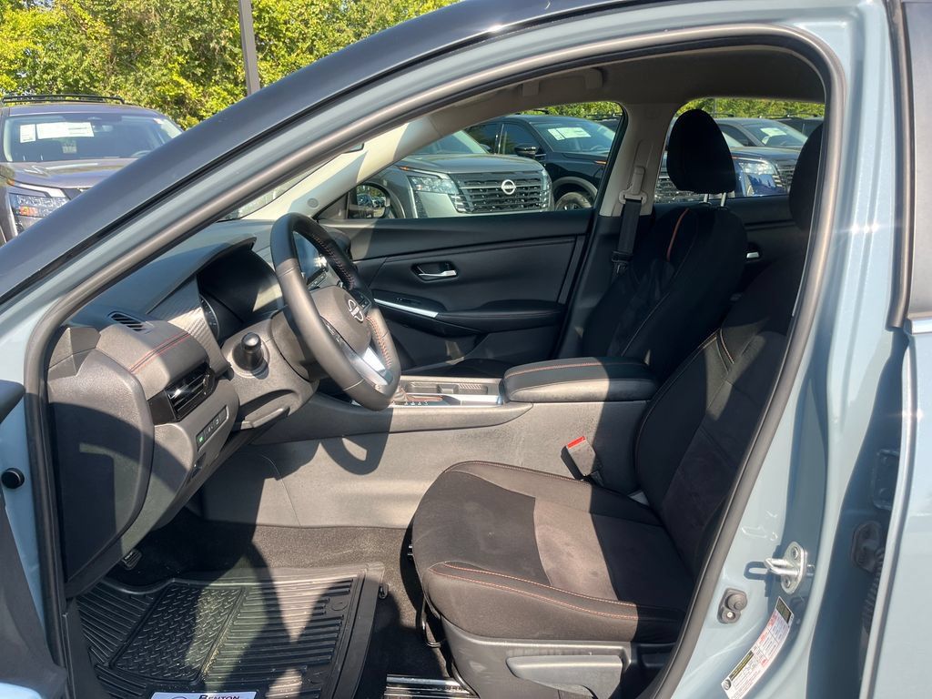 Used 2025 Nissan Sentra SR FWD image 25