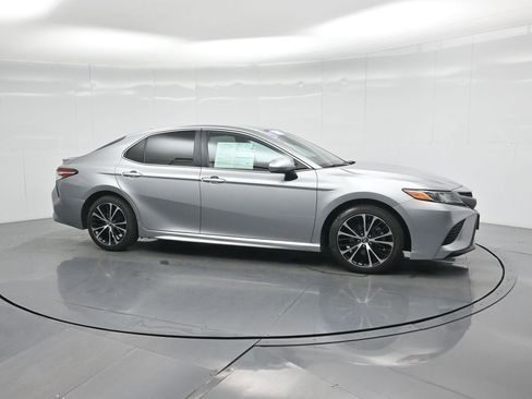 Used 2020 Toyota Camry SE image 21