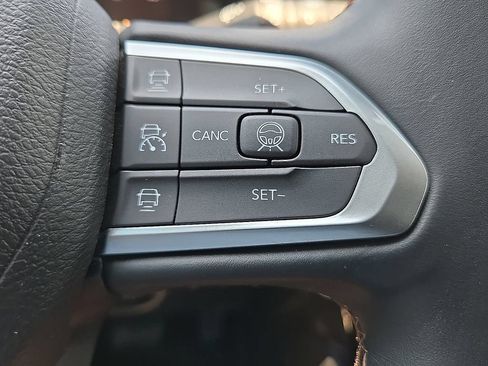 Used 2022 Jeep Compass Limited w/ Elite Group AWD/4WD image 15