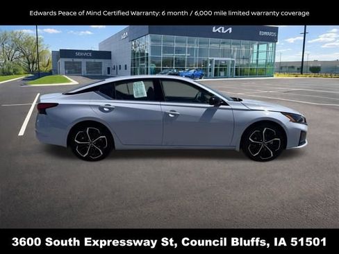 Used 2023 Nissan Altima 2.5 SR FWD image 2