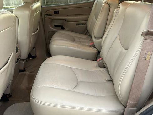 Used 2004 Chevrolet Tahoe Z71 w/ Z71 Preferred Equipment Group image 12