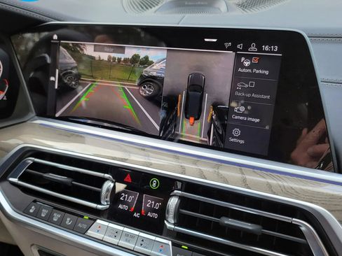 Used 2020 BMW X7 xDrive50i w/ Off-Road Package image 31