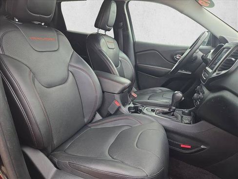 Used 2019 Jeep Cherokee Trailhawk AWD/4WD image 16