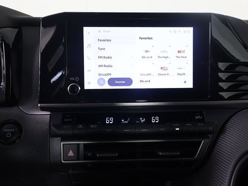 Used 2025 Toyota Camry SE image 38