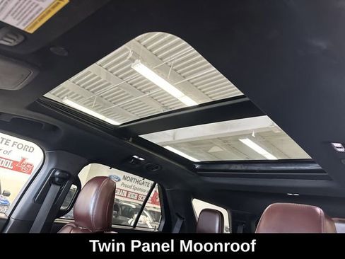 Used 2020 Ford Explorer Platinum w/ Premium Technology Package AWD/4WD image 3