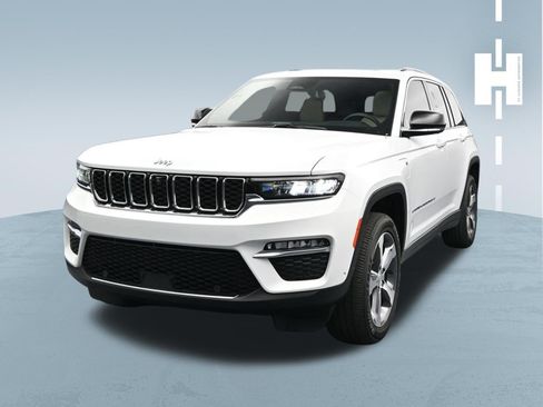 Used 2023 Jeep Grand Cherokee 4WD 4xe w/ Luxury Tech Group II image 3
